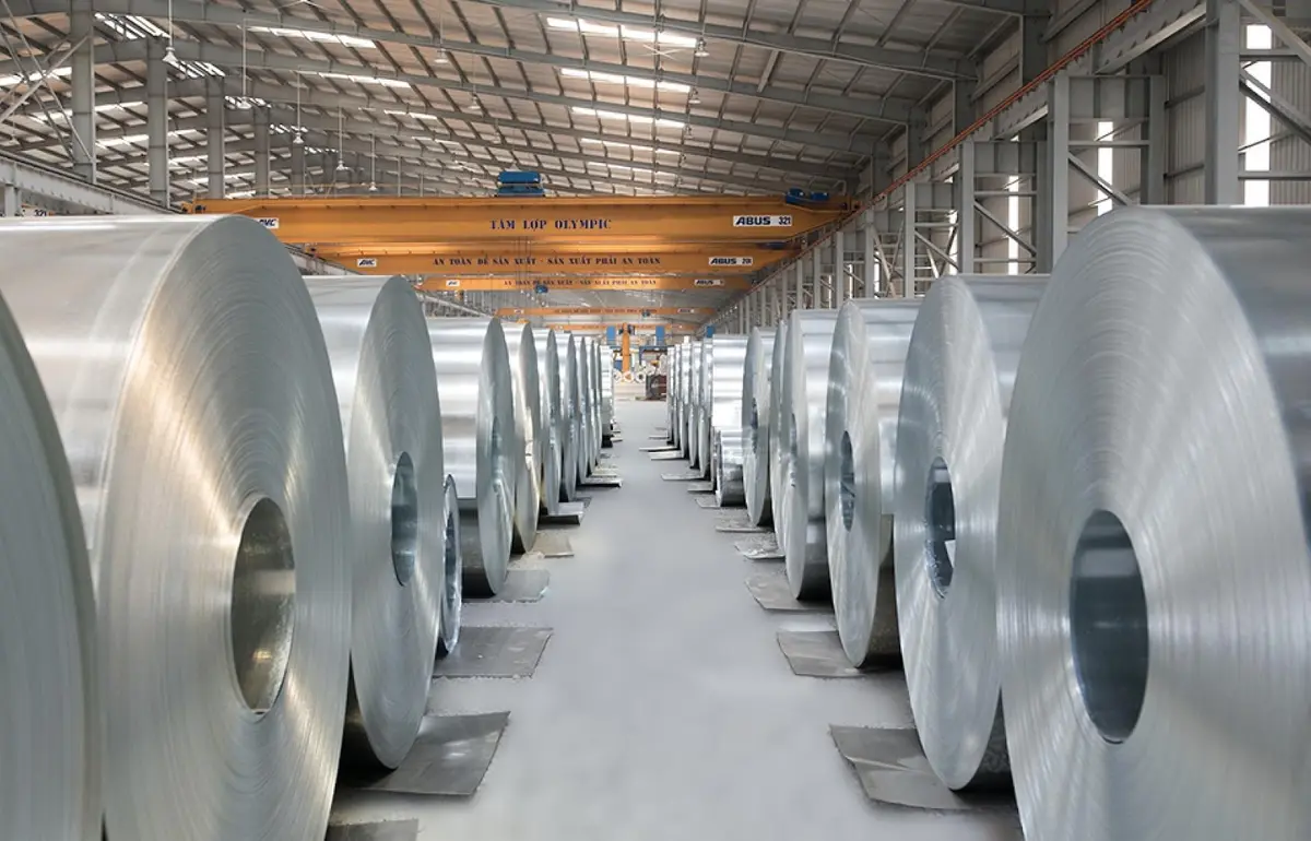 Kho thép cuộn với cầu trục ABUS - giám sát rung động thiết bị nâng hạ trong nhà máy thép